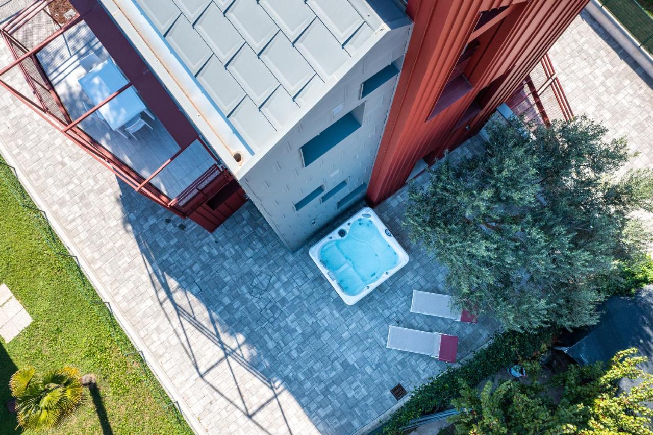 Villa Cisa Con Yacuzzi リニャーノ・サッビアドーロ エクステリア 写真